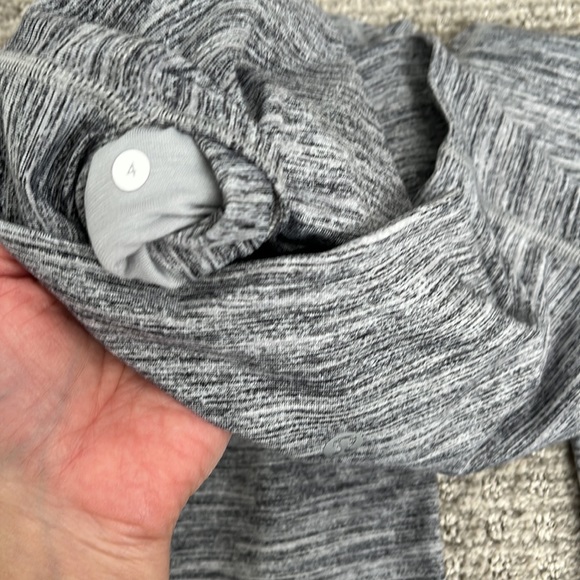 Lululemon Wunder Under Crop - Picture 7 of 9